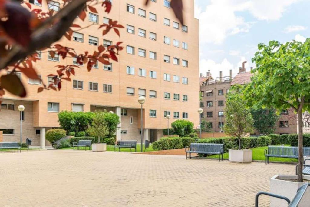 Impresionante Apartamento De 4 Dormitorios 3 Banos Y 2 Plazas De Garaje Madrid Buitenkant foto