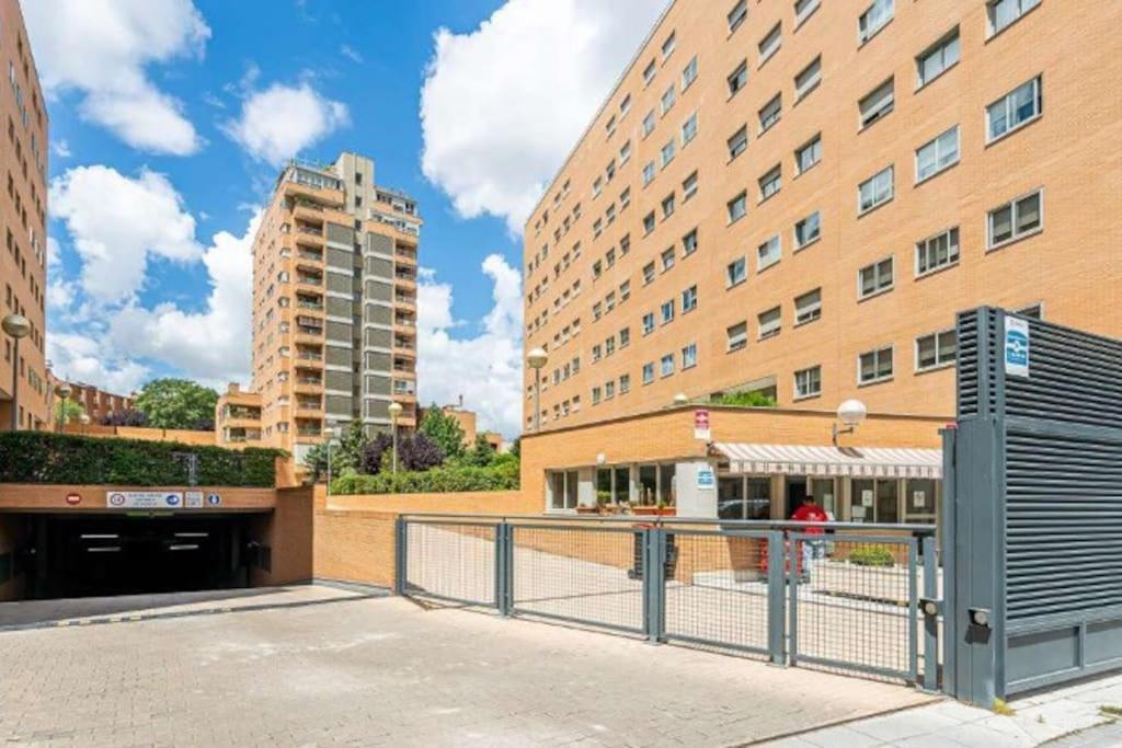 Impresionante Apartamento De 4 Dormitorios 3 Banos Y 2 Plazas De Garaje Madrid Buitenkant foto