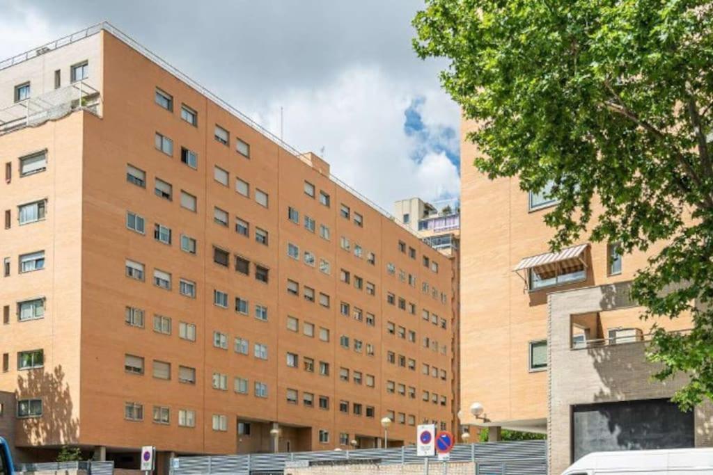 Impresionante Apartamento De 4 Dormitorios 3 Banos Y 2 Plazas De Garaje Madrid Buitenkant foto