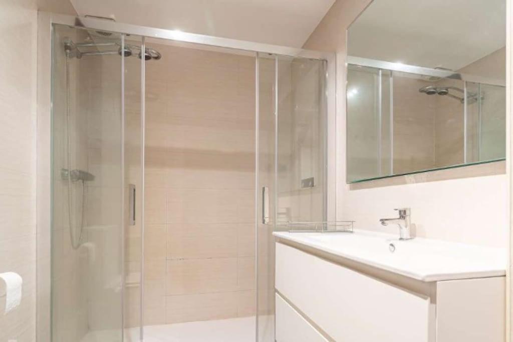Impresionante Apartamento De 4 Dormitorios 3 Banos Y 2 Plazas De Garaje Madrid Buitenkant foto