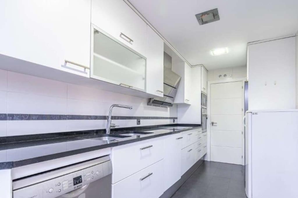 Impresionante Apartamento De 4 Dormitorios 3 Banos Y 2 Plazas De Garaje Madrid Buitenkant foto