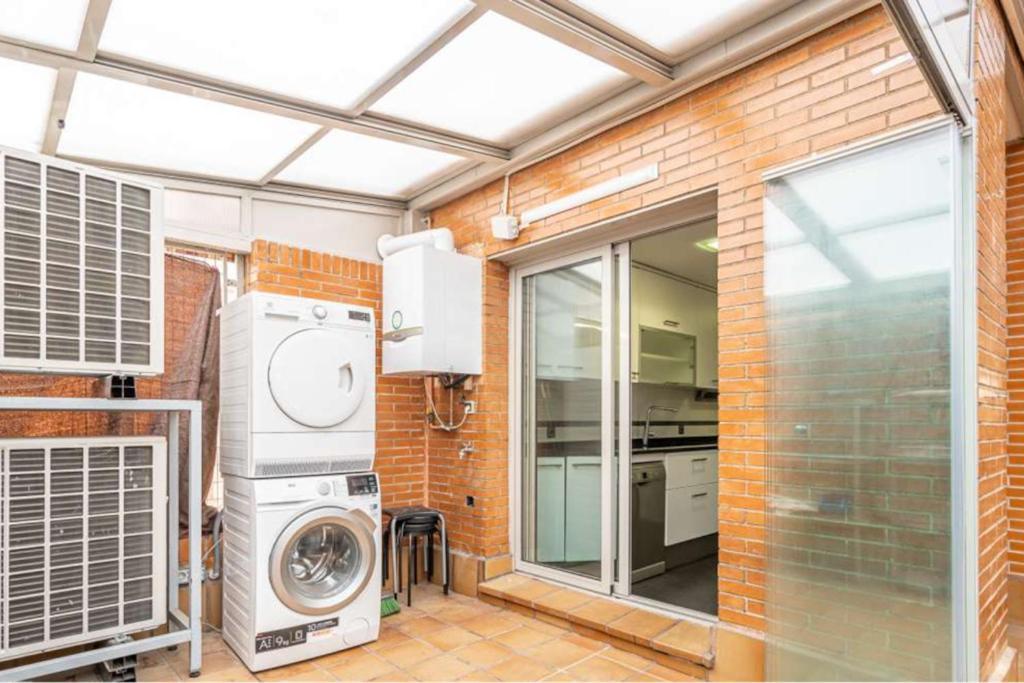 Impresionante Apartamento De 4 Dormitorios 3 Banos Y 2 Plazas De Garaje Madrid Buitenkant foto